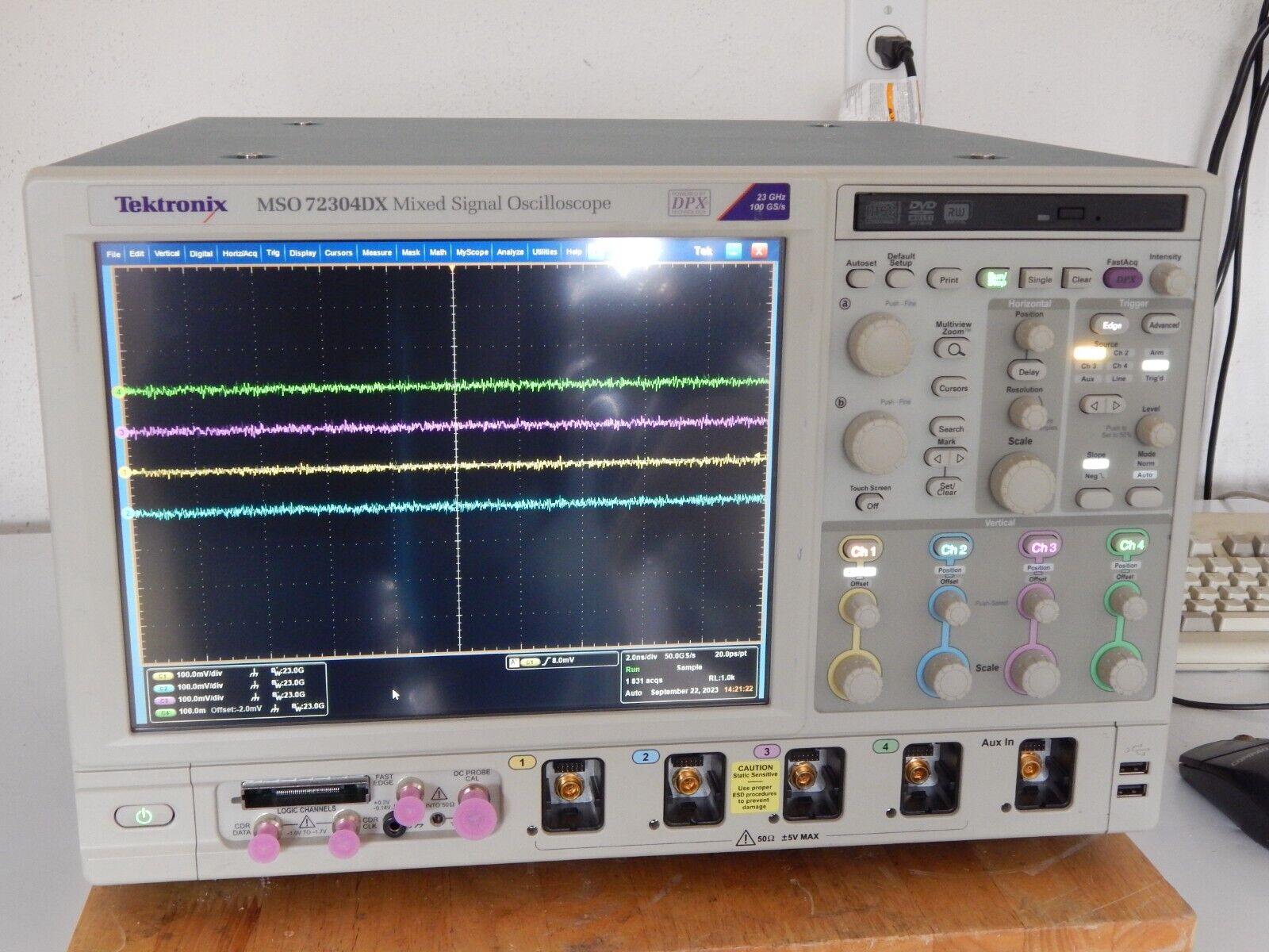 MSO72304DX 23GHz, 100Gs/s, 4+16 Channel, mixed signal oscilloscope MSO72304DX 23GHz, 100Gs/s, 4+16 Channel, mixed signal oscilloscope